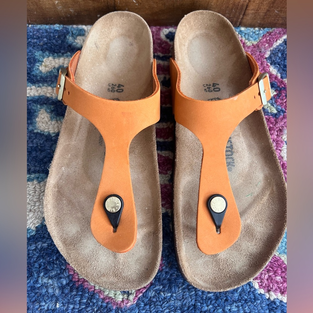 Birkenstock Gizeh Sandal - Leather Size 40 (9). Like new, worn once.